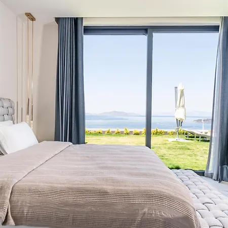 Villara Ultra Luxury Private In Daily Housekeeping Private Cook Chauffeur Service בודרום