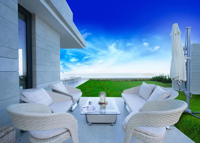 Villara Ultra Luxury Private In Daily Housekeeping Private Cook Chauffeur Service וילה בודרום